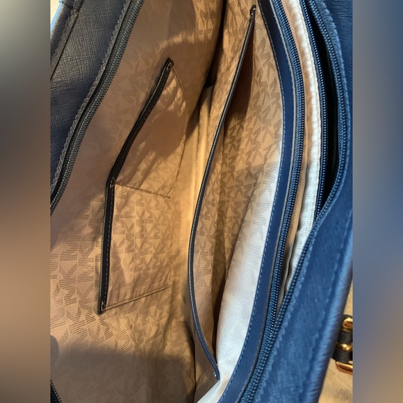 MICHAEL Michael Kors Jet Set Travel Top - Picture 11 of 16